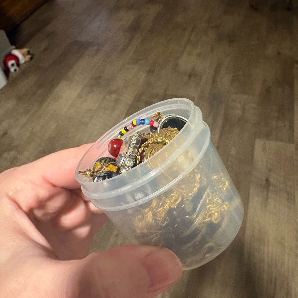 Mystery Jewelry Jar (Small) - Mostly matching earrings vintage - Picture 3 of 3